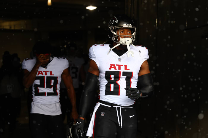 Dec 31, 2023; Chicago, Illinois, USA; Atlanta Falcons tight end Jonnu Smith (81) takes the field before the game against the Chicago Bears at Soldier Field.